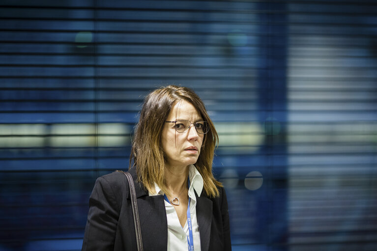 Fotografie 38: POLAND, Warsaw: Elisabetta GARDINI (EPP) is seen as she awaits for the meeting with Beata JACZEWSKA - Under-secretary of state in the Polish  Ministry of Enviroment