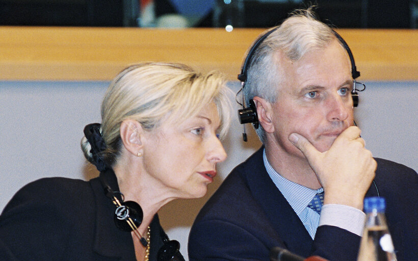 Zdjęcie 28: The MEP Francoise GROSSETETE and Michel BARNIER, European Commissioner during a meeting in Brussels in October 1999.