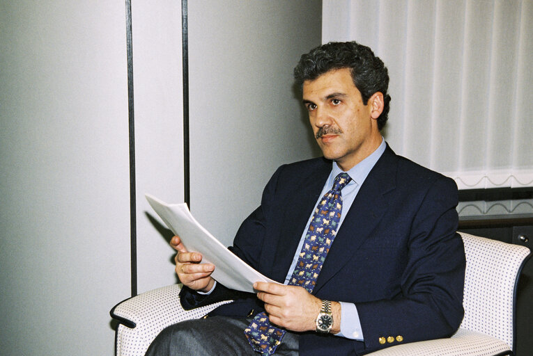 Photo 4 : Portrait of MEP Gerardo GALEOTE in his office in Brussels