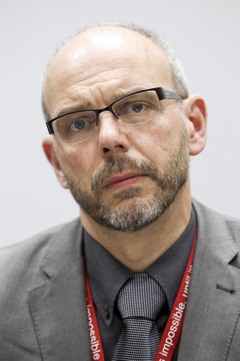 Foto 40: Martin Cames is seen during  Briefing by OKO Institute during the United Nations Climate Change conference in Doha, Qatar, Tuesday, Dec.4, 2012.