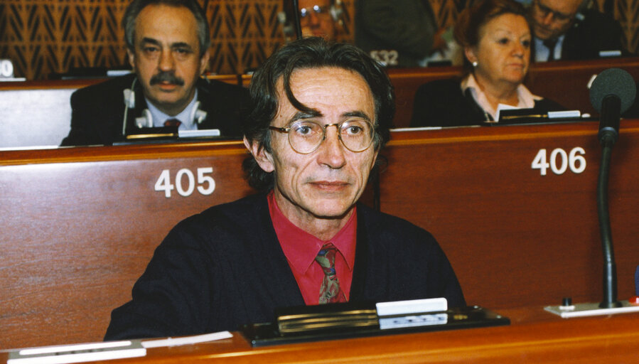 Fotografie 3: RUBERT DE VENTOS Xavier in the hemicycle of the European Parliament in Strasbourg in January 1993