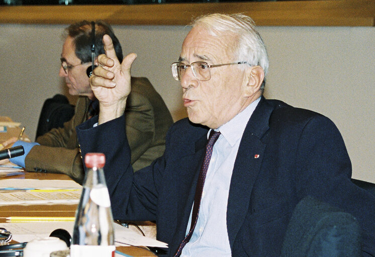 Zdjęcie 31: The MEP Philippe MORILLON during a meeting in Brussels in October 1999.