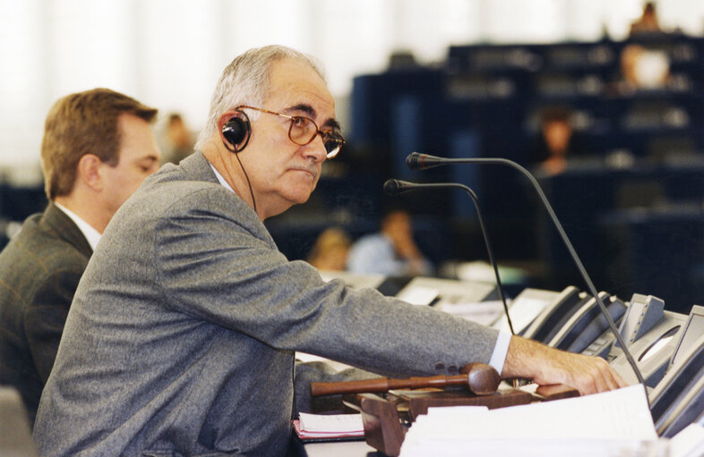 Fotogrāfija 4: Joan Colom I Naval sitting in the hemicycle of the European Parliament in Strasbourg in october 2000