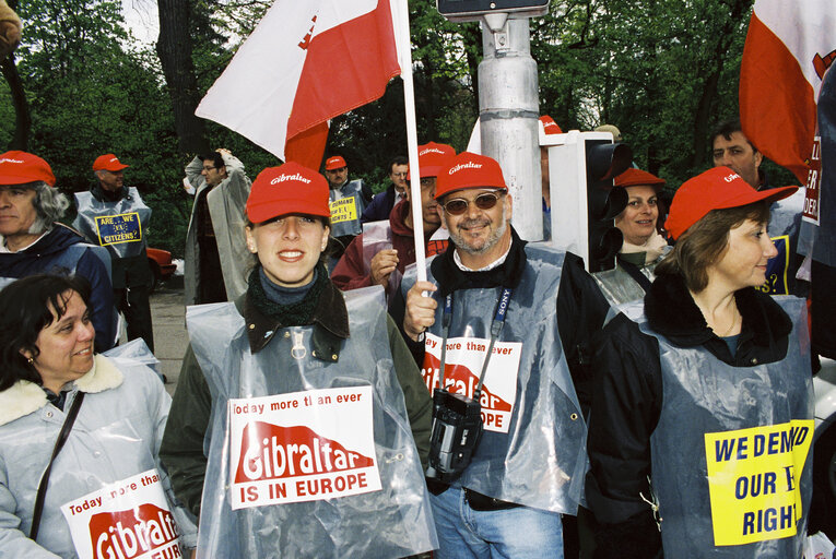 Fotó 7: Demonstration outside the EP in Strasbourg for the recognition of the Gibraltar status