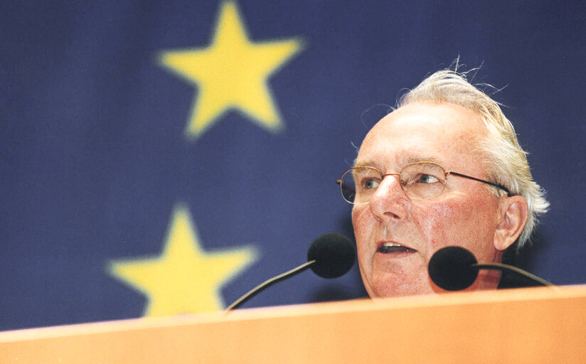 Photo 24: PROVAN James L.C in plenary session in Brussels