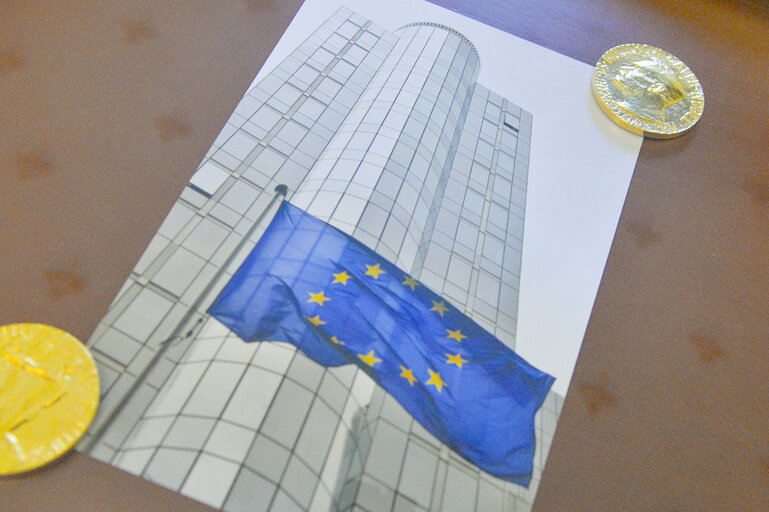 Foto 5: Nobel Prize Medal on display