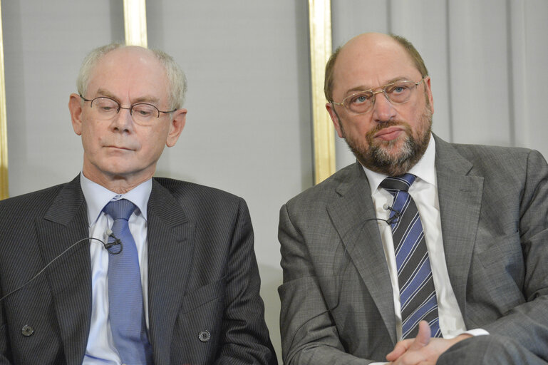 Valokuva 3: Press Conference of the 3 Presidents of the European Union for The Nobel Peace Prize 2012 award