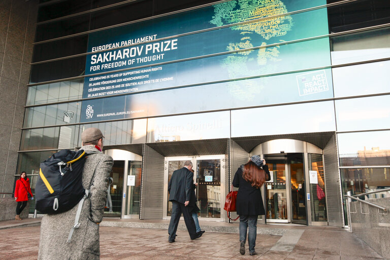 Zdjęcie 4: Sakharov Prize banner at the entrance of the European Parliament