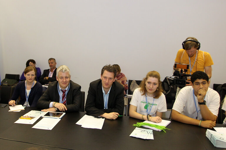 Matthias Groote European Parliament Head of Delegation in a meeting with representatives of the YOUthinkgreen movement On the sidelines the United Nations Climate Change conference in Doha, Qatar, Friday, Dec.7, 2012 (Photo/mohamed farag)