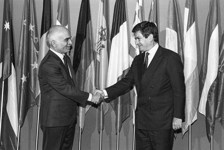 Fotografija 1: Enrique BARON CRESPO, EP President, and His Majesty HUSSEIN, King of Jordan on the 11th of September 1991 in Strasbourg