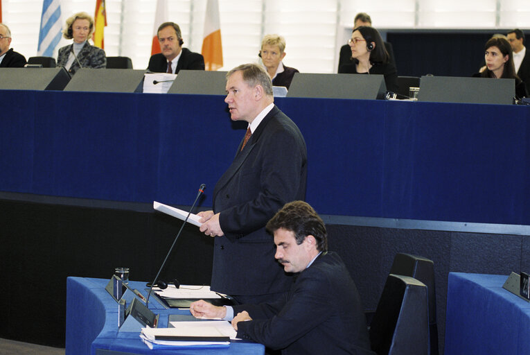 Nuotrauka 4: Paavo LIPPONEN, Prime Minister of Finland during a plenary session in Strasbourg on October 27, 1999.