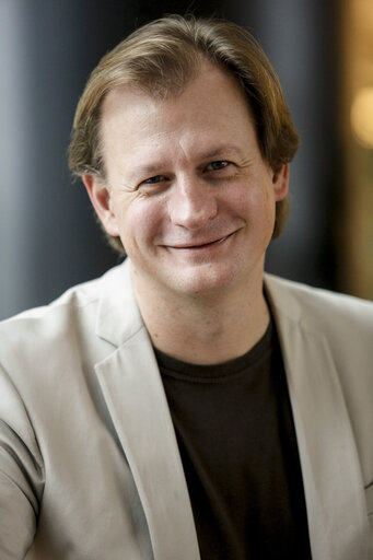 Foto 10: MEP Carl SCHLYTER in the European Parliament in Brussels