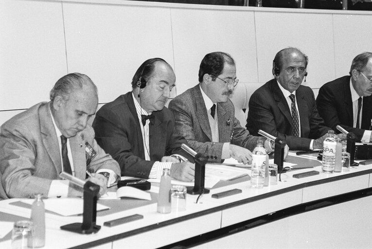 Photo 3: Guido NAET and Carlos ANDRES PEREZ, President of Venezuela on the 27th of April 1991 in Brussels