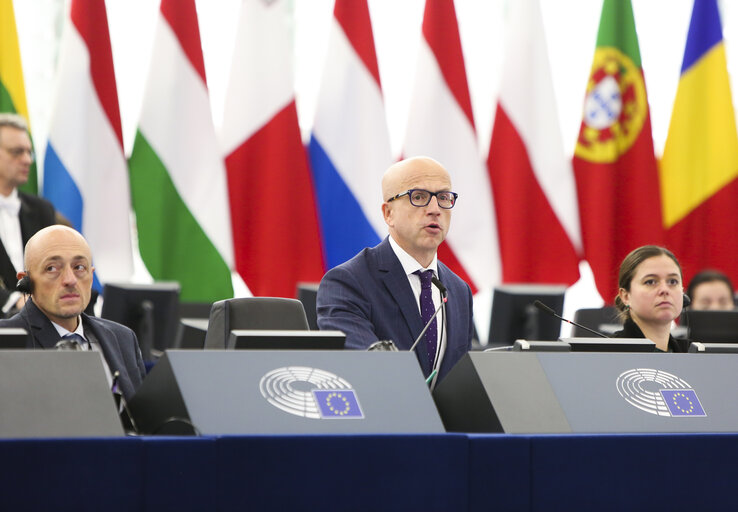 Fotografija 2: Plenary session - Week 06  2018 in Strasbourg - Explanations of votes