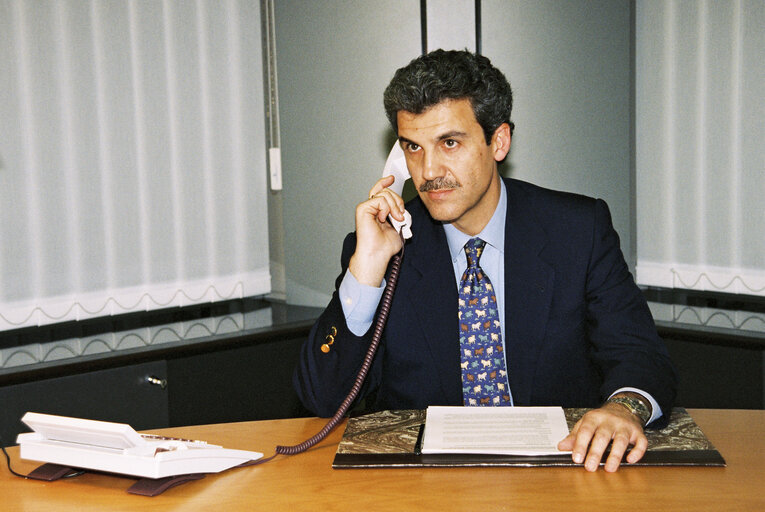 Photo 5 : Portrait of MEP Gerardo GALEOTE in his office in Brussels