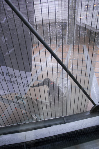 Photo 42 : Nobel Peace prize's ceremony broadcast set in front of the EP in Brussels.
