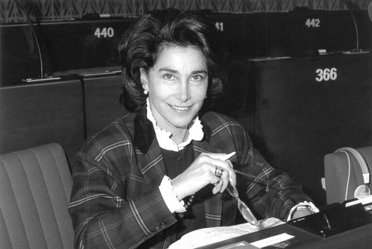 Fotagrafa 4: RAWLINGS Patricia in the hemicycle of the European Parliament in Strasbourg in December 1989