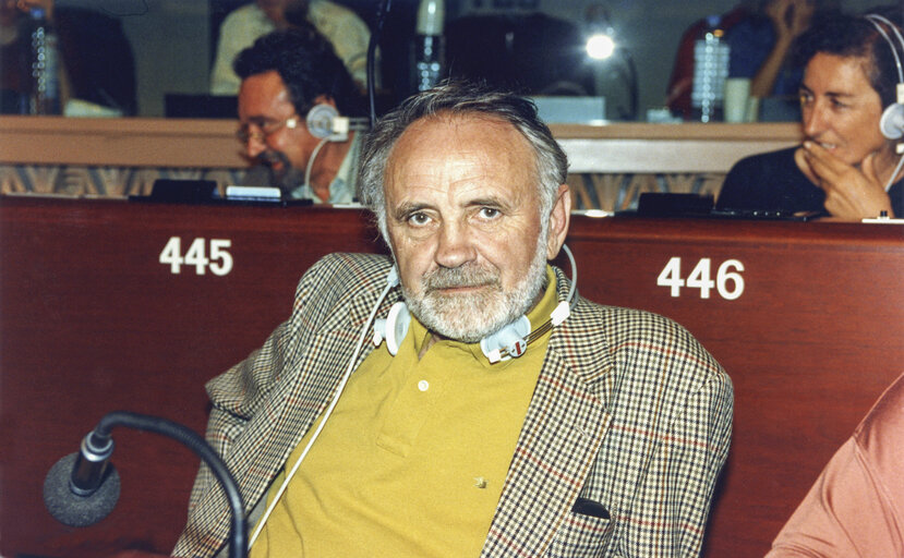 Fotografia 2: SCHLECHTER Marcel in the hemicycle of the European Parliament in Strasbourg in July 1993