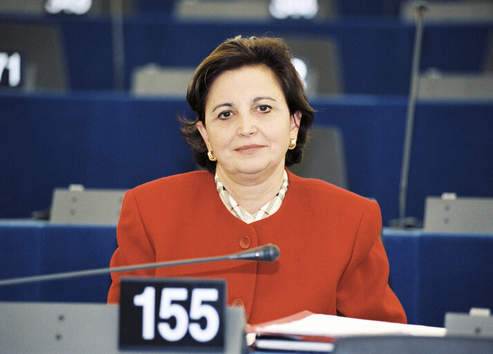 Foto 4: The MEP Maria Antonia AVILES PEREA at the hemicycle of the European Parliament of Strasbourg in November 1999.