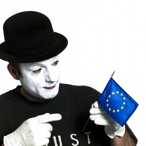 Photo 1: Clown holding the European flag