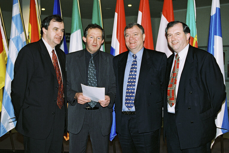 Photo 2 : Irish MEPs receive the proposals of the IFA for the reform of the CAP