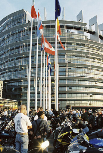 Fotografi 8: Bikers Demonstration in front of the European Parliament in Strasbourg