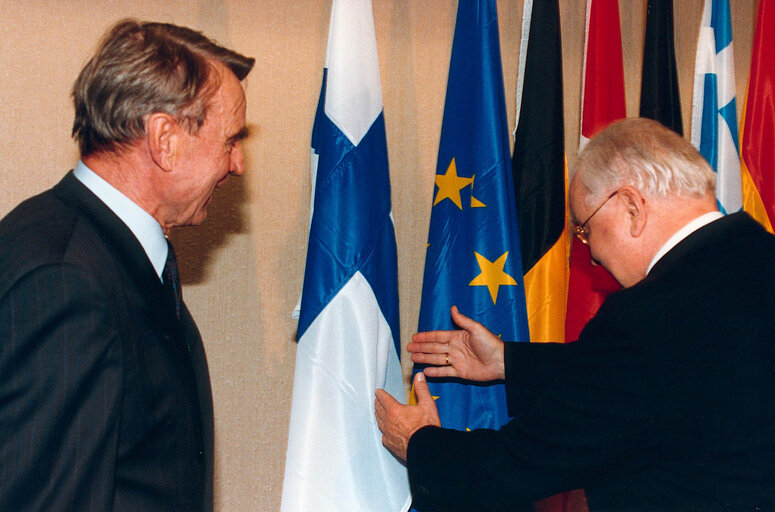 Fotografija 10: The President of Finland makes an official visit to the EP in Strasbourg in November 1993