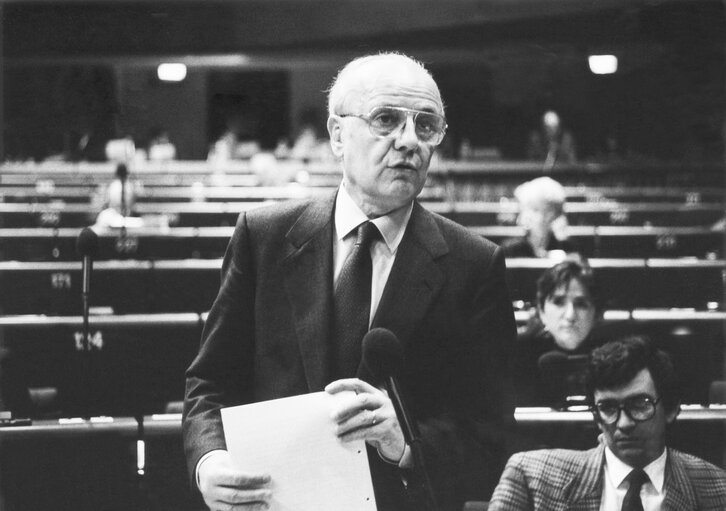 Nuotrauka 20: PANDOLFI Filippo in the hemicycle of the European Parliament in Strasbourg in March 1989