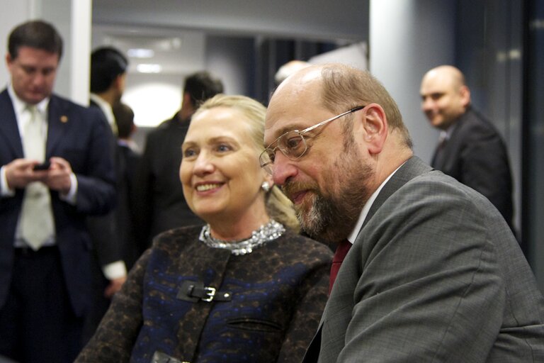 Martin SCHULZ - EP President meets with Hillary CLINTON, US Secretary of State during EU-US Energy Council Meeting