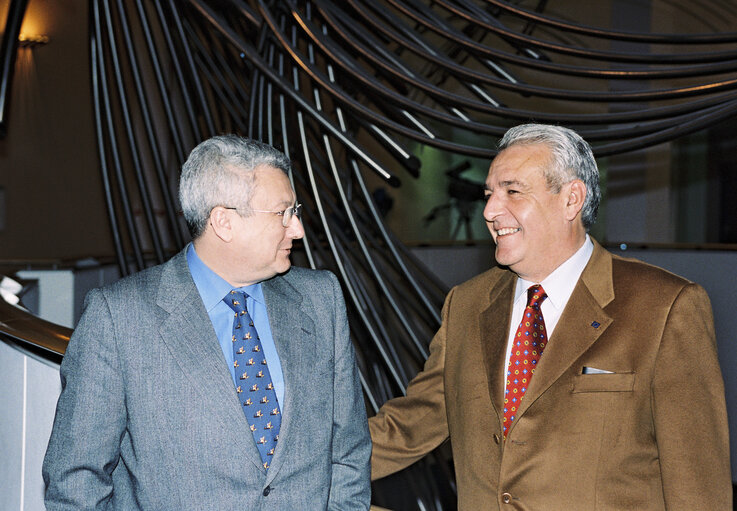 Foto 5: MEP Jorge Salvador HERNANDEZ MOLLAR in the European Parliament