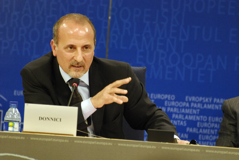 Photo 3 : Press conference with Beniamino DONNICI