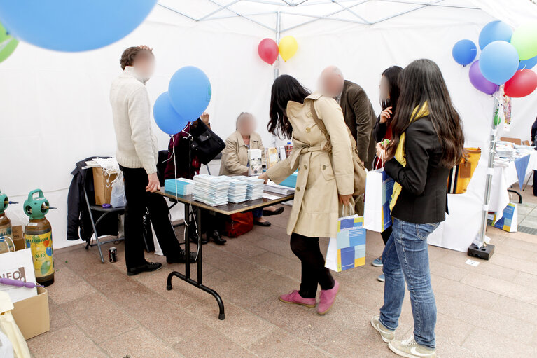 Φωτογραφία 25: Festival of Europe. Open Day 2012 in Brussels - Stands at Solidarnosc Esplanade