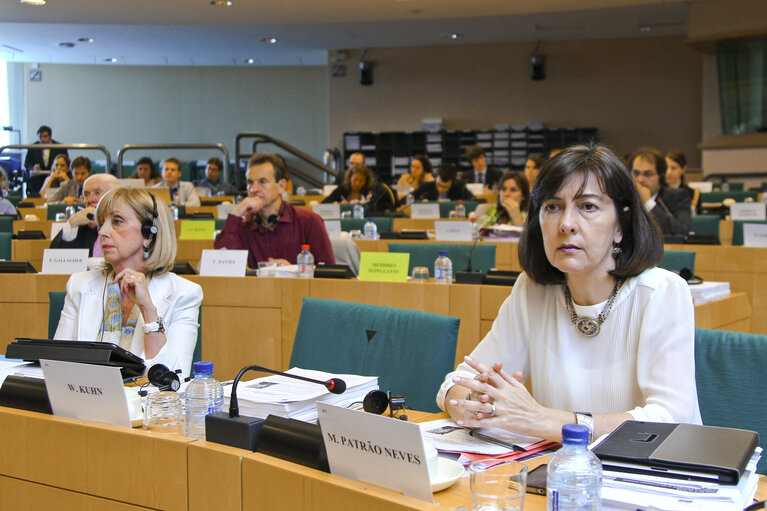 Fotografia 4: Committee on Fisheries PECH -   Discussion with US Under Secretary of commerce for Oceans and Atmosphere and Administrator of the National Oceanic and Atmospheric Administration (NOAA) in presence of European Commissioner for Maritime affairs and fisheries.