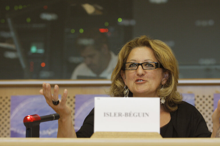 Fotografija 4: Marie Anne ISLER BEGUIN in a meeting at the EP in Brussels