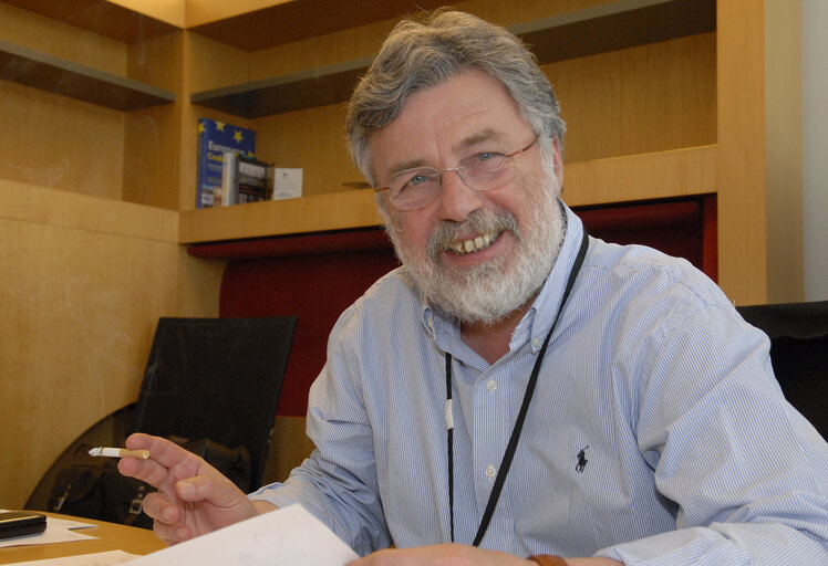 Foto 3: MEP Giorgos DIMITRAKOPOULOS in his office in Strasbourg