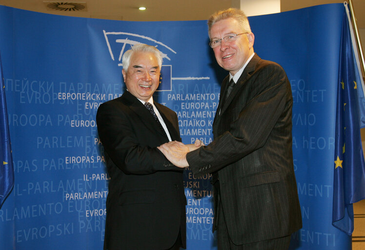 Fotografie 20: EU-China Interparliamentary Meeting - Representatives from the National People's Congress meet MEPs in Brussels. The meeting, co-chaired by EP Delegation Chair and by the Vice Chairman of the Foreign Affairs Committee of the National People's Congress, tackles political issues such as regional security and human rights, and economic issues such as agricultural policy and the international financial situation