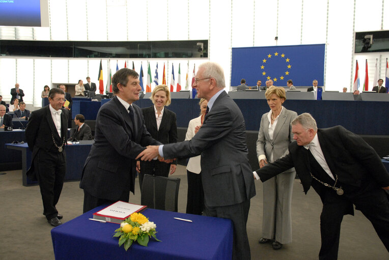 Fotagrafa 6: Formal signing of legislation on Galileo, Europe's Global Satellite Navigation System..