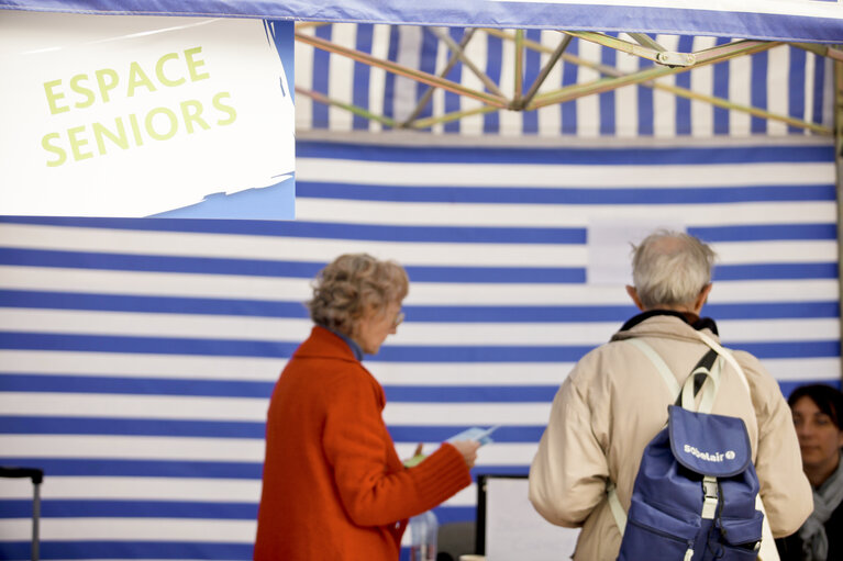 Φωτογραφία 12: Festival of Europe. Open Day 2012 in Brussels - Stands at Solidarnosc Esplanade