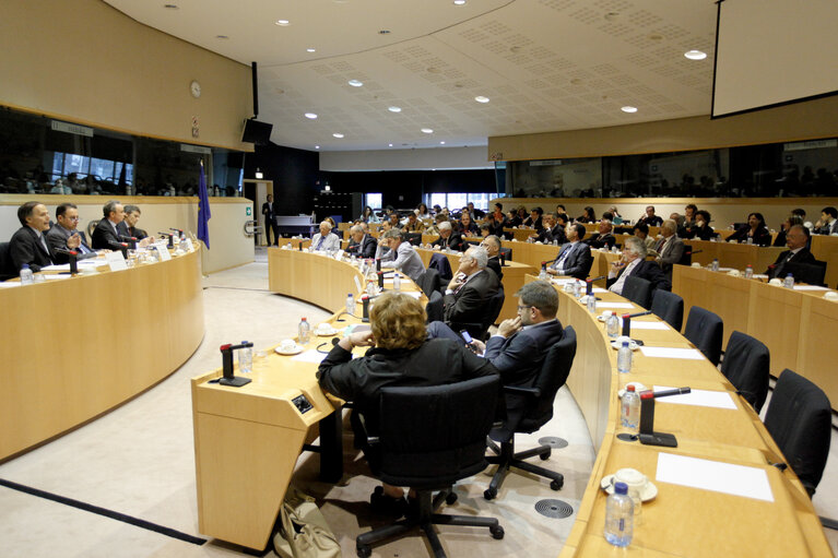 Nuotrauka 4: Italian MEPs meet with Italian Minister for European Affairs