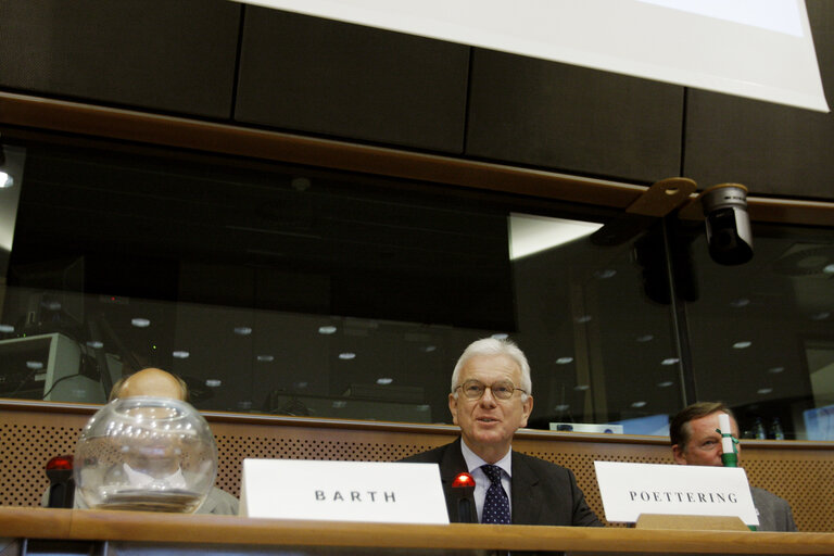 Fotografija 10: EP President at the European water awareness conference.