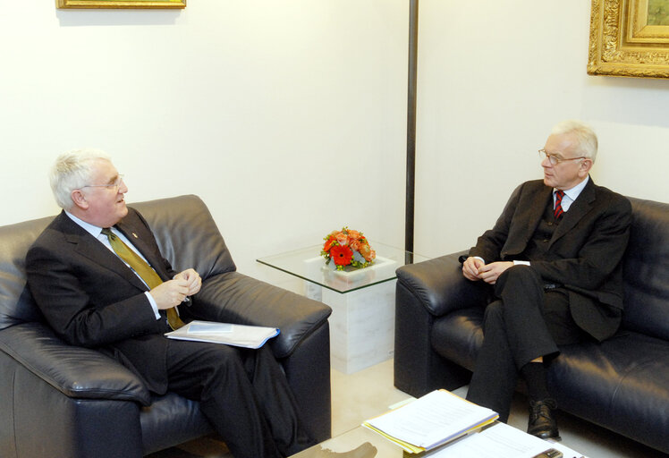 Fotografija 2: EP President meets with the Irish Minister of European Affairs.