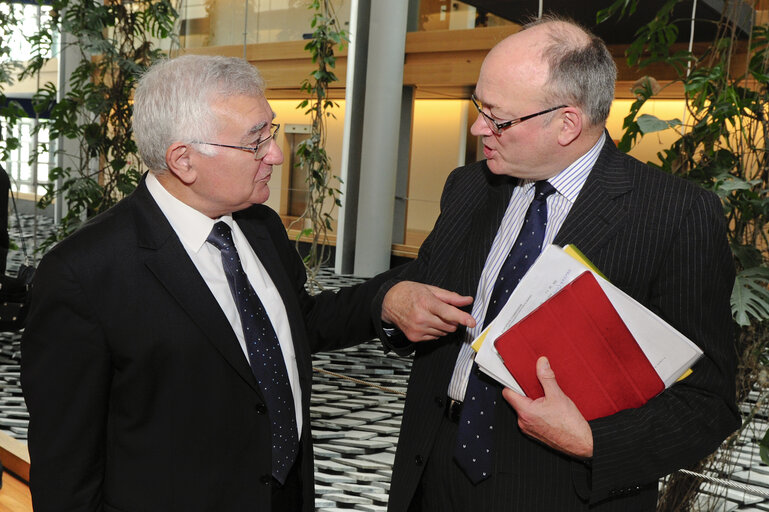 Fotografie 3: John DALLI Commissioner in charge of Health and Consumer Policy meets with MEP Malcolm HARBOUR