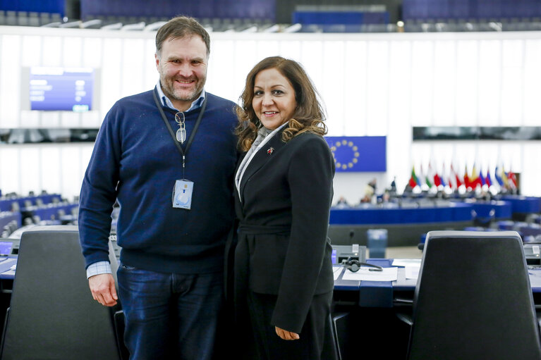 Zdjęcie 3: Neena GILL and Sion SIMON in the EP in Strasbourg