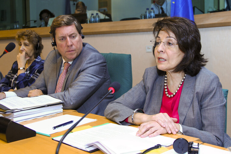 Fotografia 11: Committee on Fisheries PECH -   Discussion with US Under Secretary of commerce for Oceans and Atmosphere and Administrator of the National Oceanic and Atmospheric Administration (NOAA) in presence of European Commissioner for Maritime affairs and fisheries.