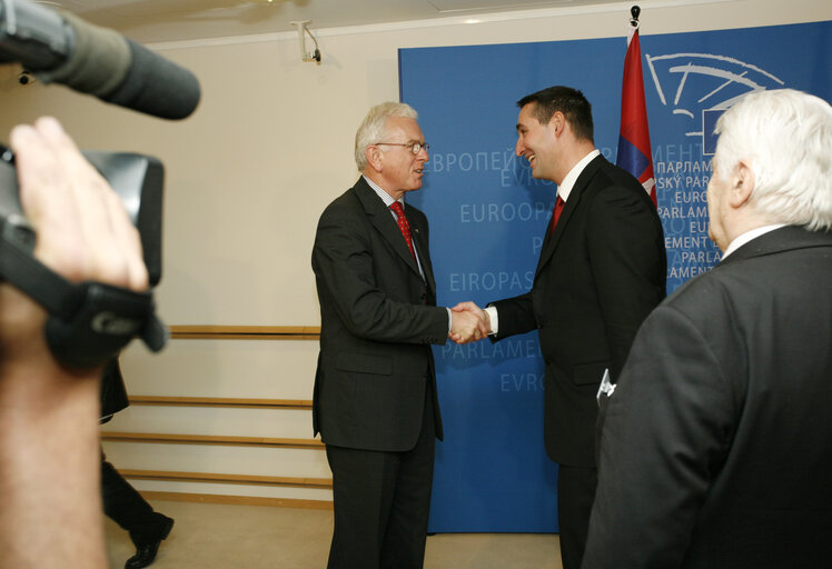 Foto 4: EP President meets with the acting Speaker of the Serbian Parliament.