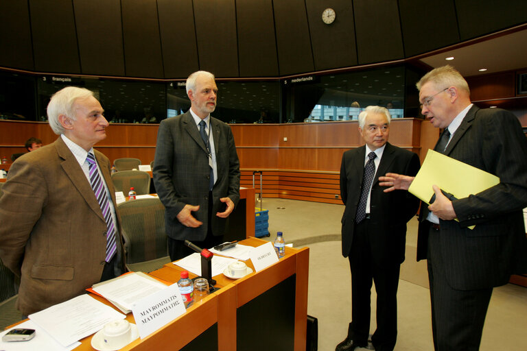 Fotografie 14: EU-China Interparliamentary Meeting - Representatives from the National People's Congress meet MEPs in Brussels. The meeting, co-chaired by EP Delegation Chair and by the Vice Chairman of the Foreign Affairs Committee of the National People's Congress, tackles political issues such as regional security and human rights, and economic issues such as agricultural policy and the international financial situation