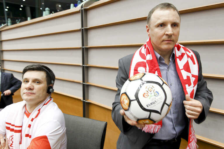 Foto 4: Plenary Session in Brussels - Week 19: Action of Polish MEPs Football European Cup 2012