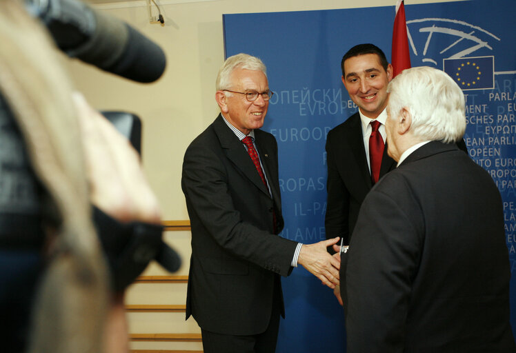 Photo 5 : EP President meets with the acting Speaker of the Serbian Parliament.