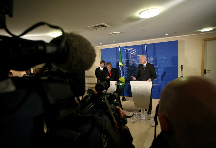 Photo 8: Press conference following the EP President's meeting with the President of Brazil.