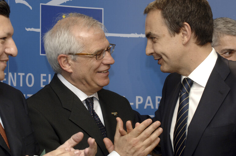 Снимка 2: Opening of an exhibition commemorating the 20th anniversary of the accession of Spain and Portugal to the EU.